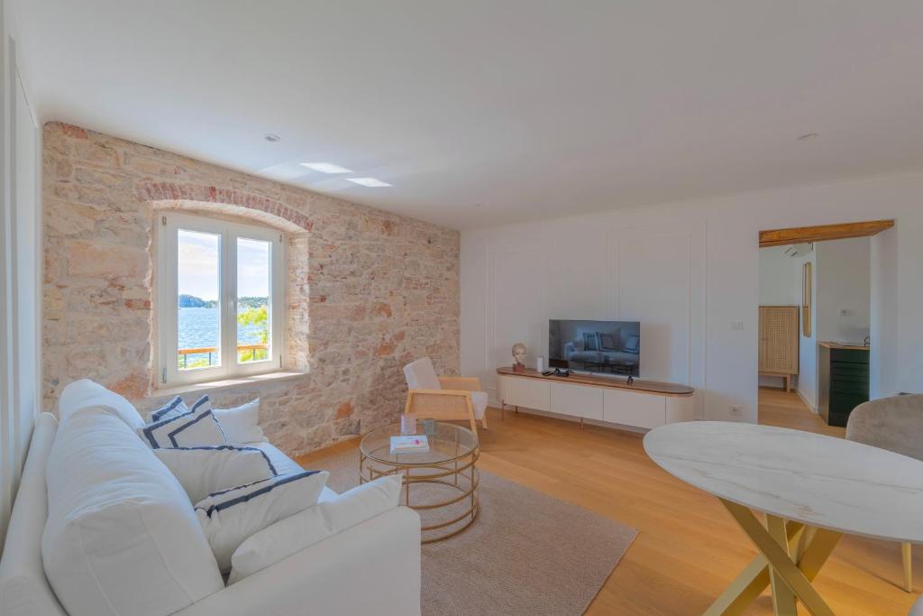 Bella Vista Residence with Sea View by Irundo