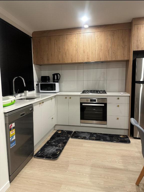 Two Bedrooms With Two Bathrooms - Resim 10