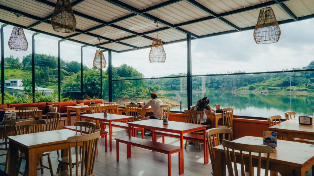 Viajero Guatapé Hostel & Lake Club photo
