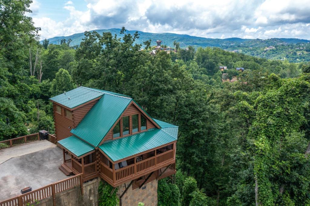 an overhead view of a house with a blue roof at Dream View in Greystone Heights