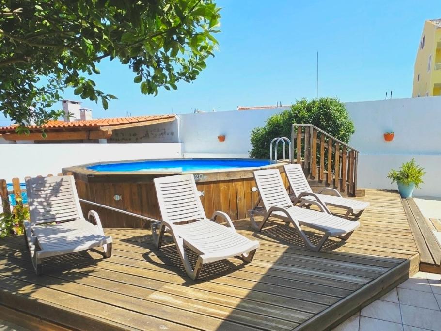 Swimmingpoolen hos eller tæt på A Casa dos Azulejos