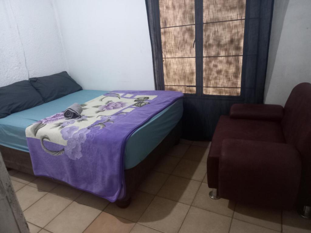 Ένα ή περισσότερα κρεβάτια σε δωμάτιο στο 3 friends guest house