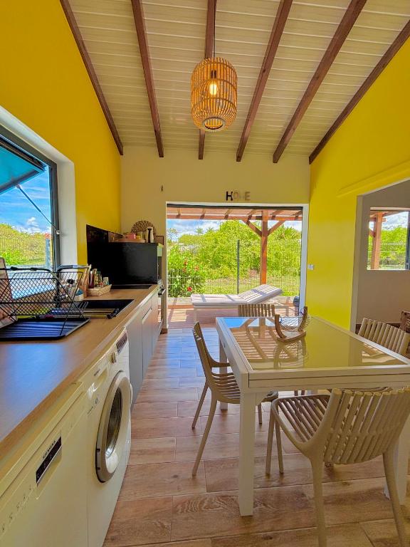 Η κουζίνα ή μικρή κουζίνα στο Ti-Kaz Gwada