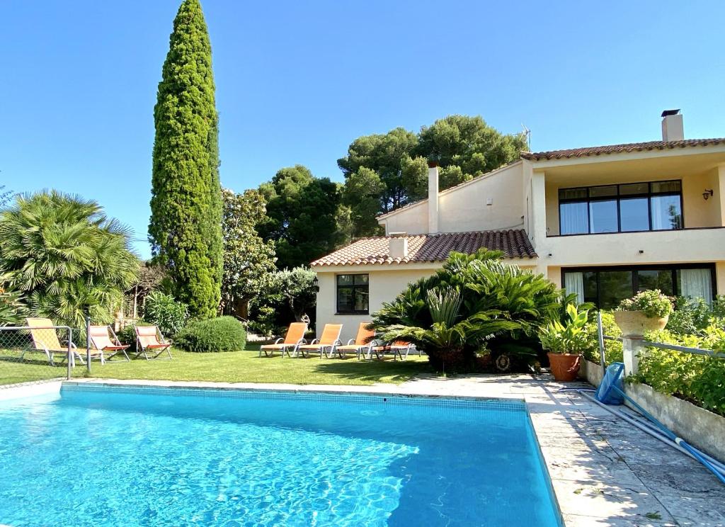 a villa with a swimming pool in front of a house at Gran Casa Económica Piscina Privada Begur in Begur