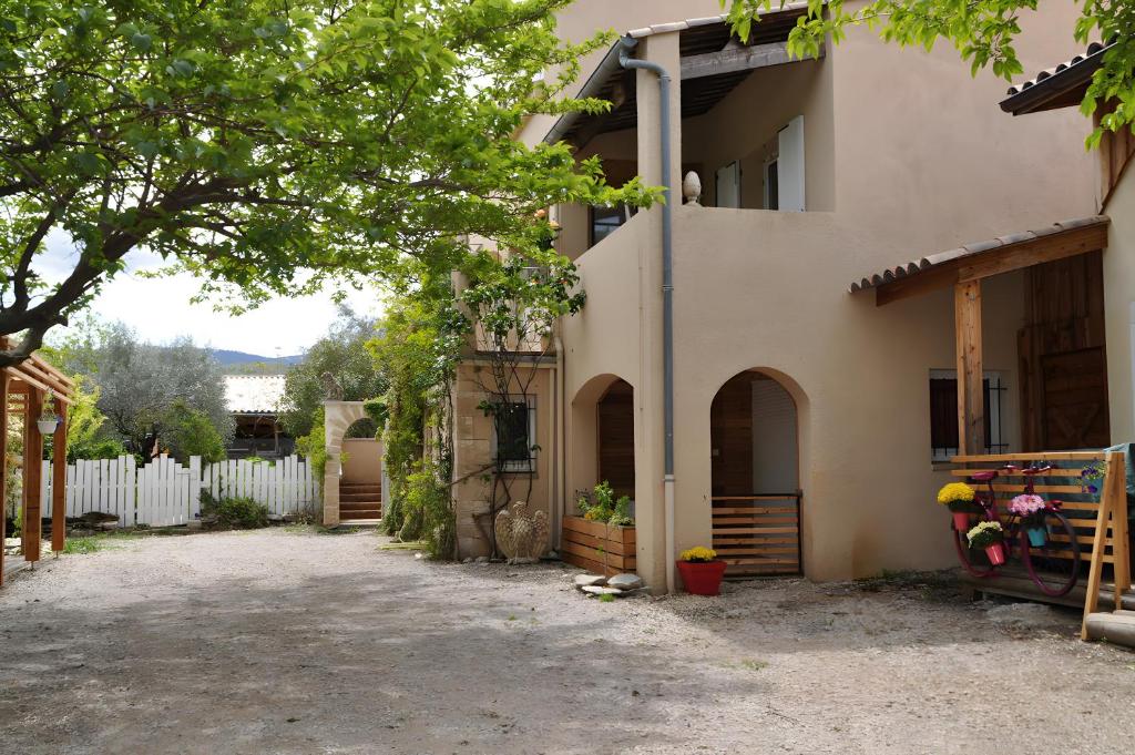 a house with a driveway in front of it at Gite Manzafaro in Sisteron