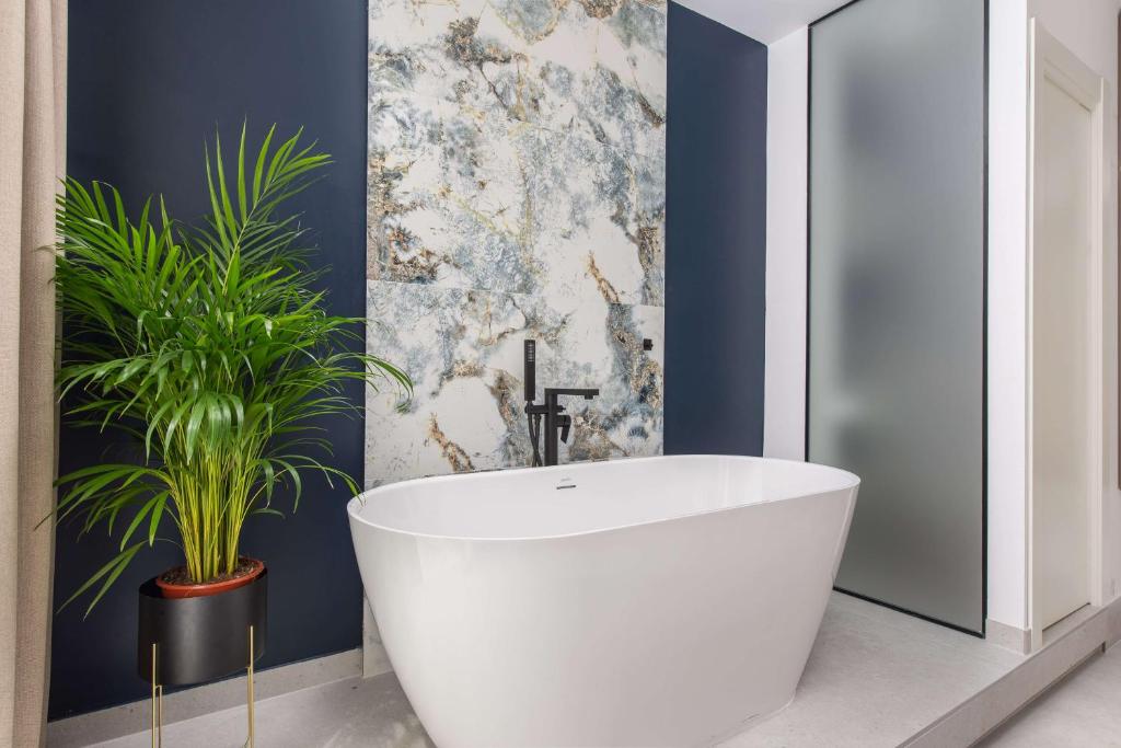 
Deluxe Double Room with Bath
