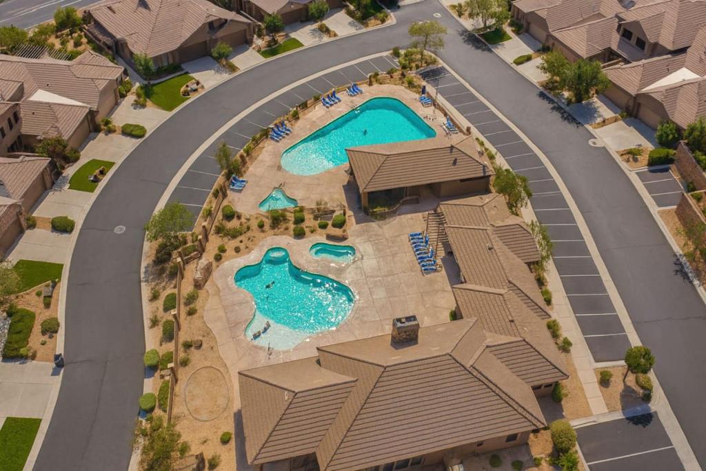 Ridge House - Two Pools Near Zion, Washington (updated prices 2026)