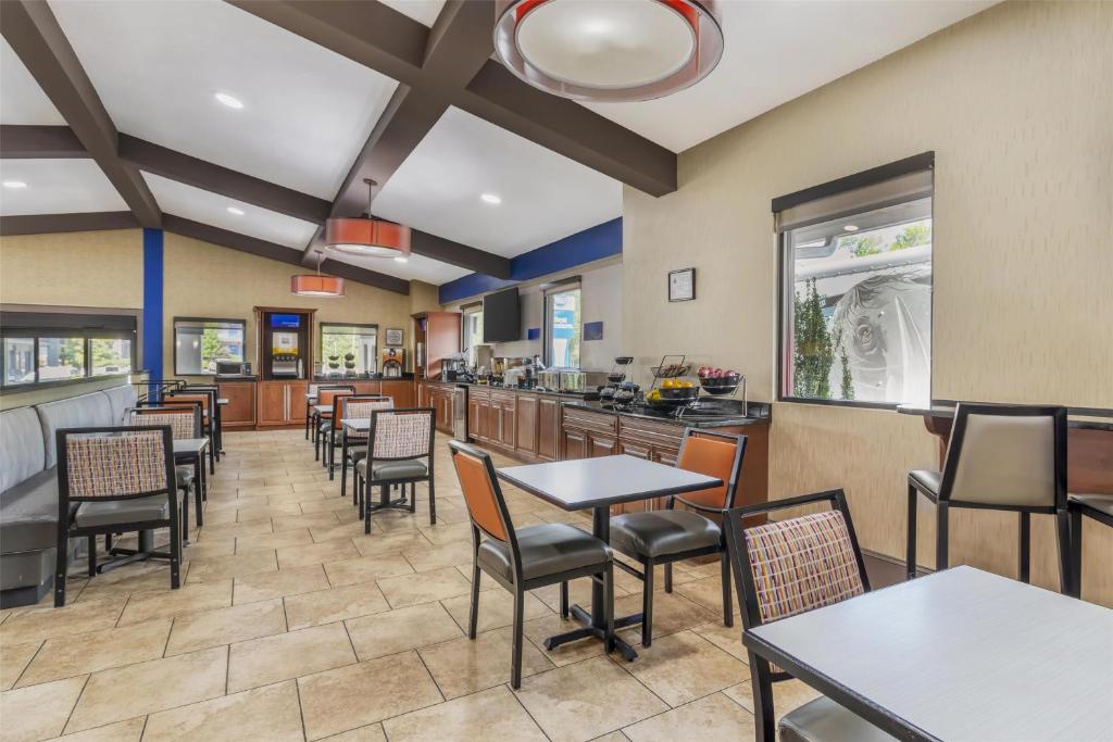Best Western Asheville-Blue Ridge Parkway photo