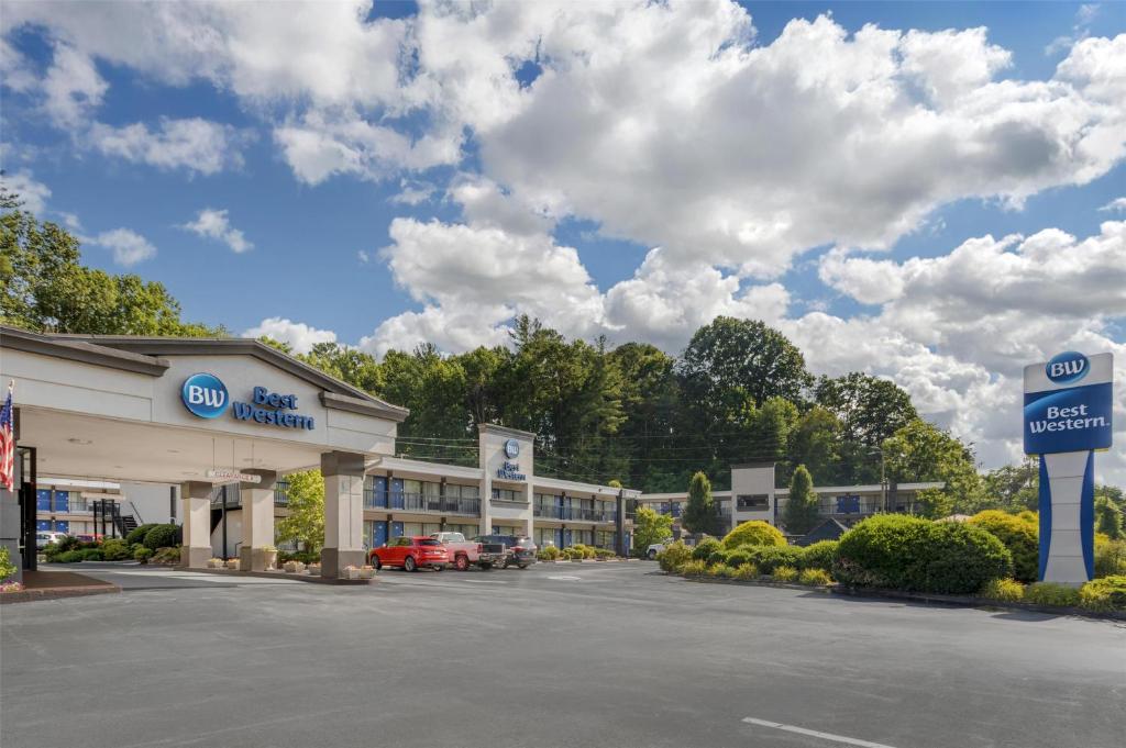 Best Western Asheville-Blue Ridge Parkway photo