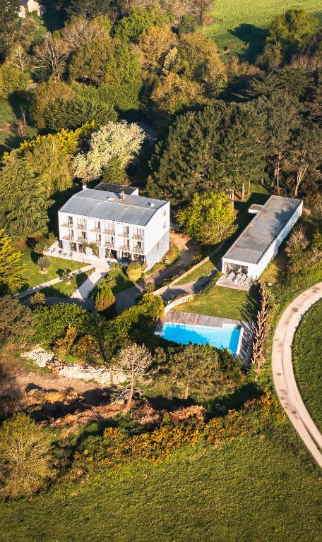Bazén v ubytování Le Galet Hotel & Spa nebo v jeho okolí