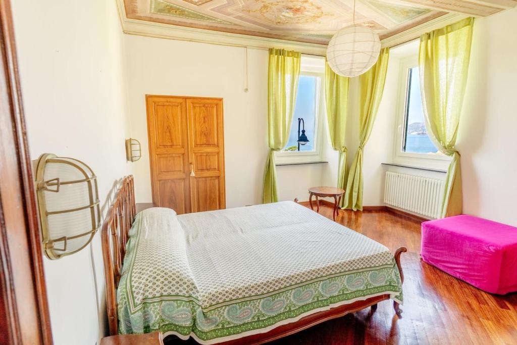 Ένα ή περισσότερα κρεβάτια σε δωμάτιο στο 4 beds-sea view with private garage