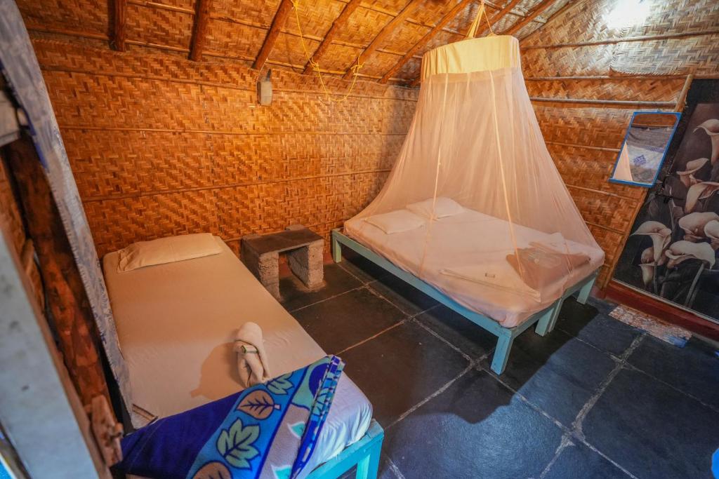 Postel nebo postele na pokoji v ubytování Hampi nature Cottage