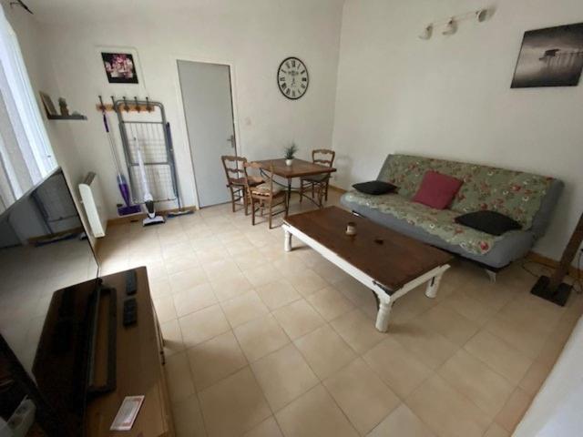 Χώρος καθιστικού στο Gîte indépendant au cœur de la Drome Provençale