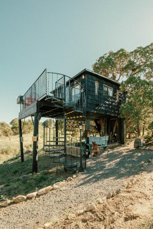 Mistico Ranch Ashley's Treehouse At El Mistico Ranch(Nogal):(最新料金:2025年)