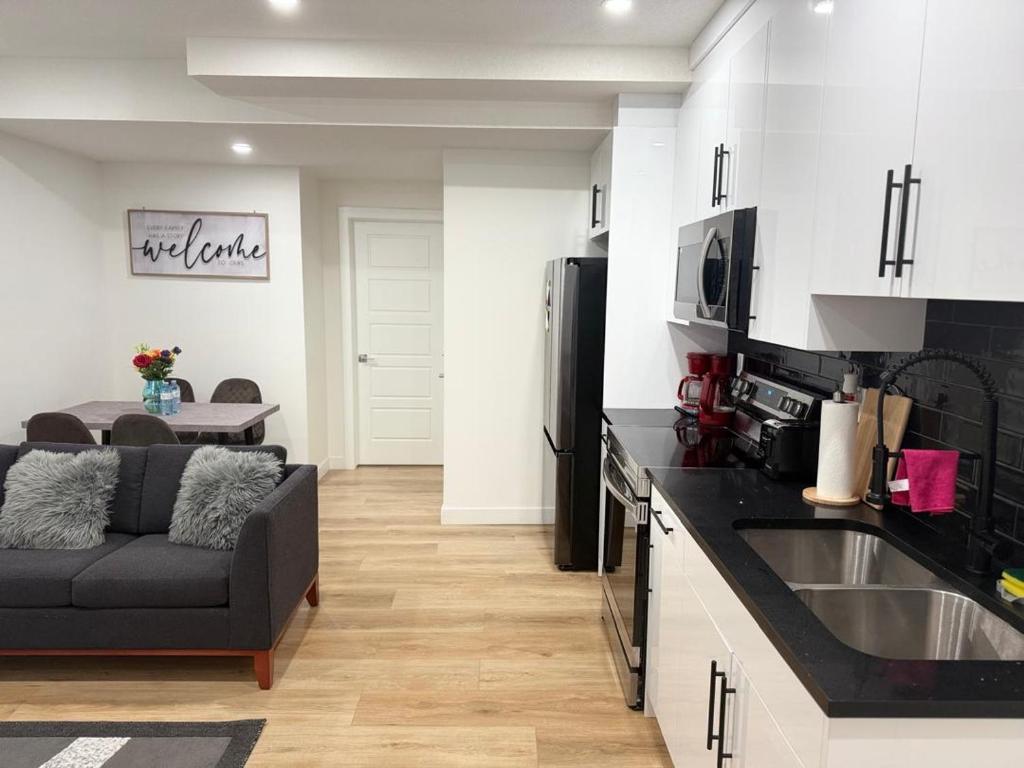 Cozy 2-Bedroom Basement Suite Just Minutes from the Airport photo
