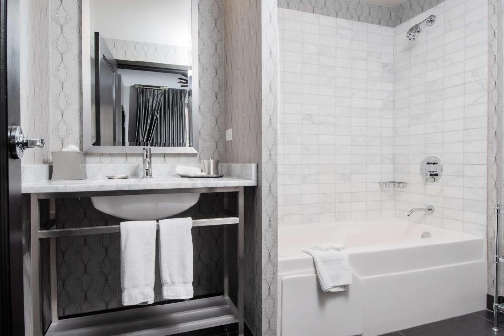 The Allegro Royal Sonesta Hotel Chicago Loop - 