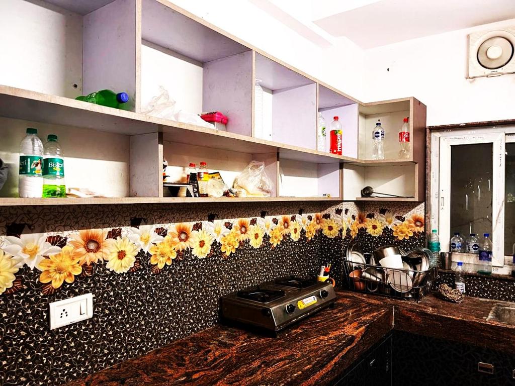 Dapur atau dapur kecil di The Royale Retreat Apartment