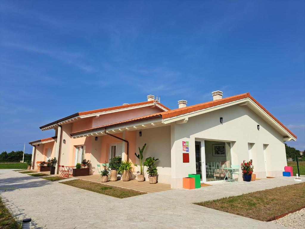 a small white building with plants in front of it at La Alegria de la Huerta Cudillero in Cudillero