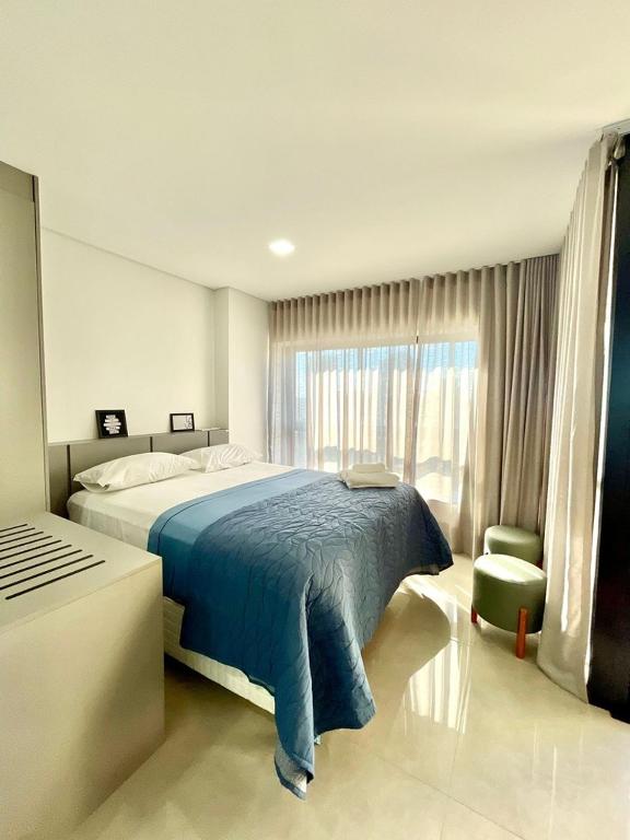 Una cama o camas en una habitación de Flat Planejado com Vista para Avenida Afonso Pena