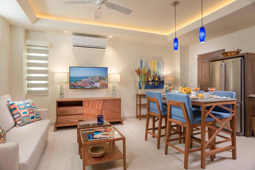 TV a/nebo společenská místnost v ubytování V Azul Vallarta - Luxury Vacation Rental Adults Only