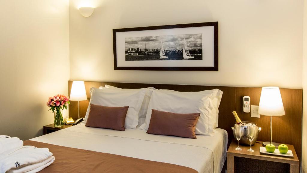  Bonaparte Hotel