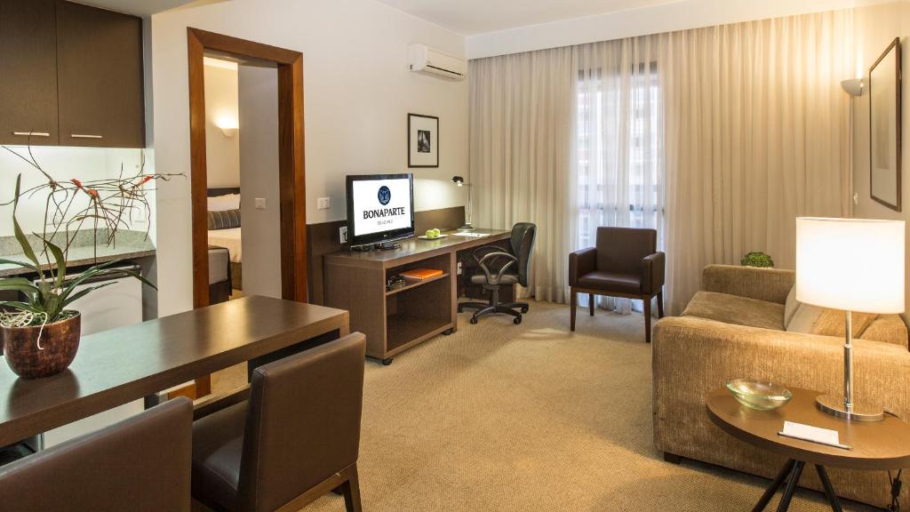  Bonaparte Hotel