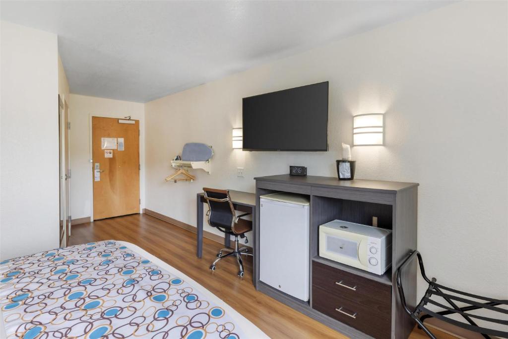 SureStay Plus Hotel by Best Western Niagara Falls East - 