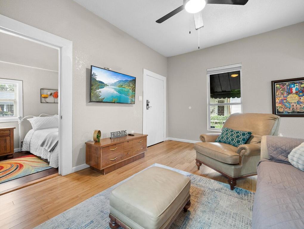 Gallery image of 6 min from River center mall and hospital in San Antonio