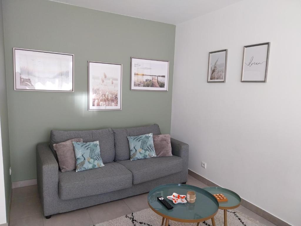 a living room with a couch and a table at Appartement cosy proche Disney in Ferrières-en-Brie