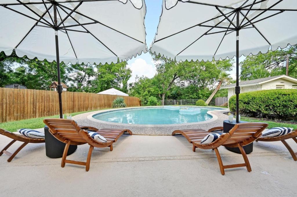 Πισίνα στο ή κοντά στο Austin Music Retreat - 5-Bedroom home with Pool and Game Room