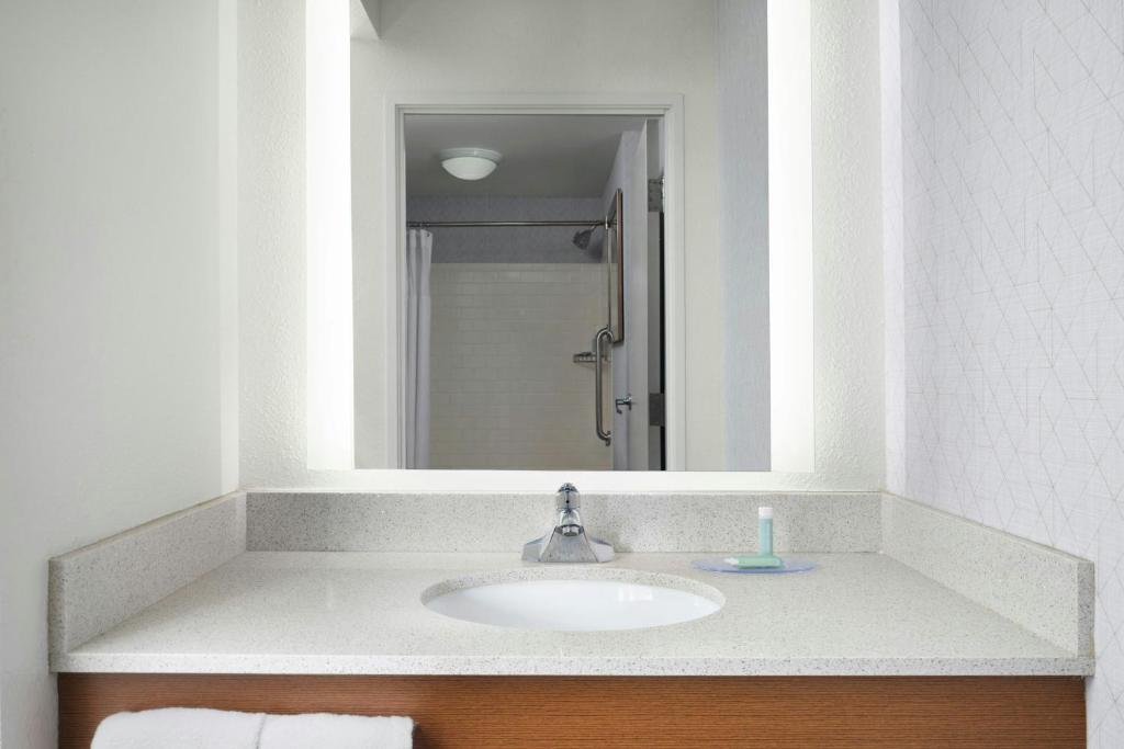 SpringHill Suites Chicago Downtown/River North photo