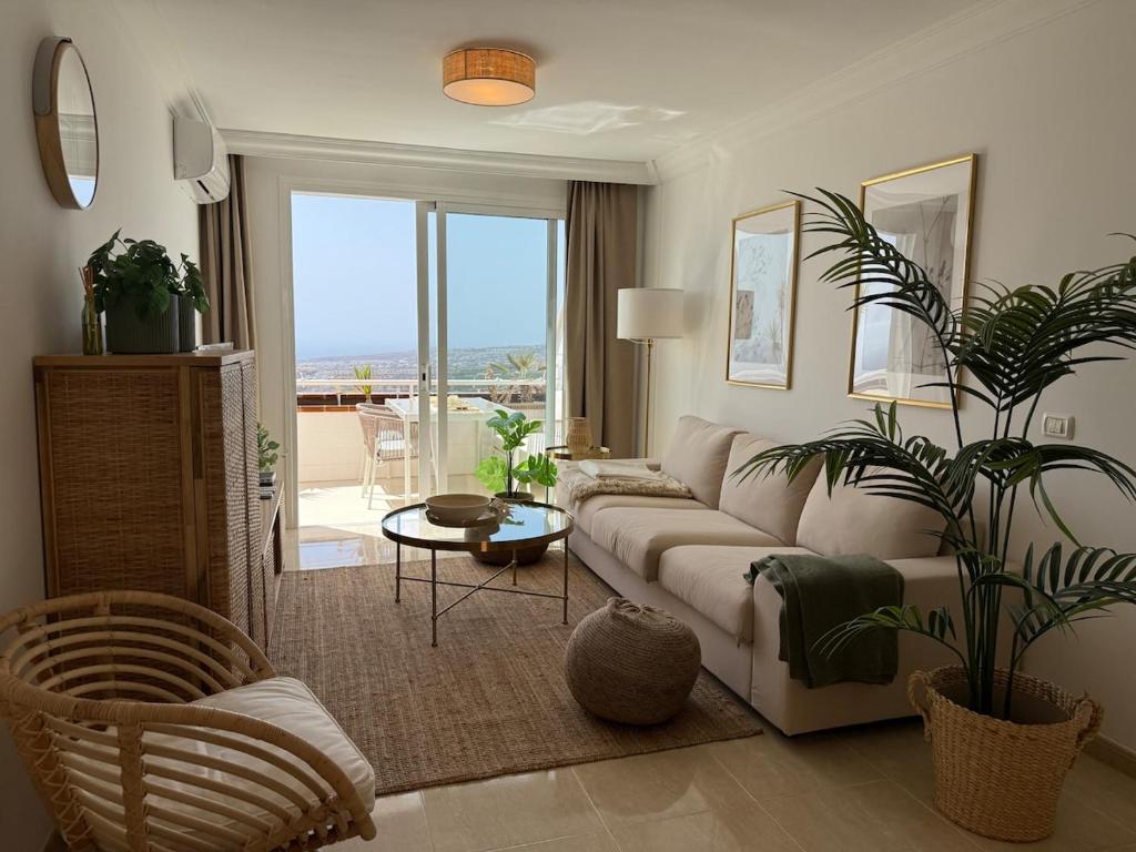 Et opholdsområde på Sunset & Ocean Dream Apartment