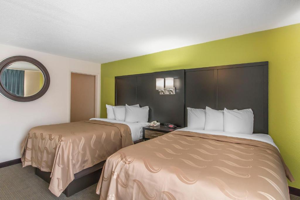 Quality Inn Hinesville - Fort Stewart Area, Kitchenette Rooms - Pool - Guest Laundry - 两张双人床的双人间 - 不吸烟