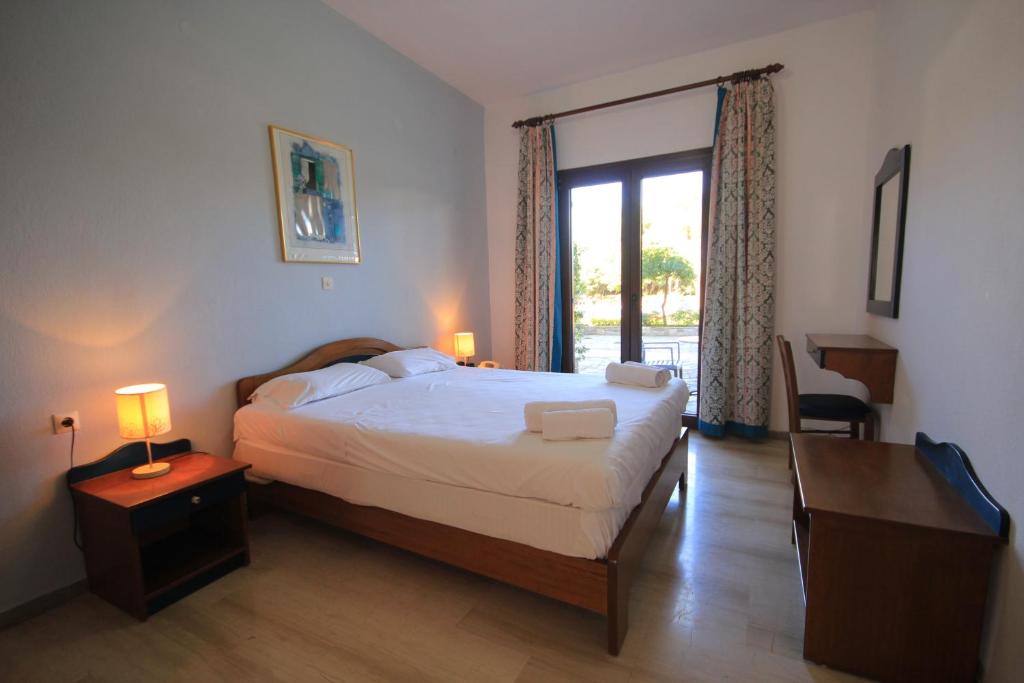 Ένα ή περισσότερα κρεβάτια σε δωμάτιο στο Delphi Hotel