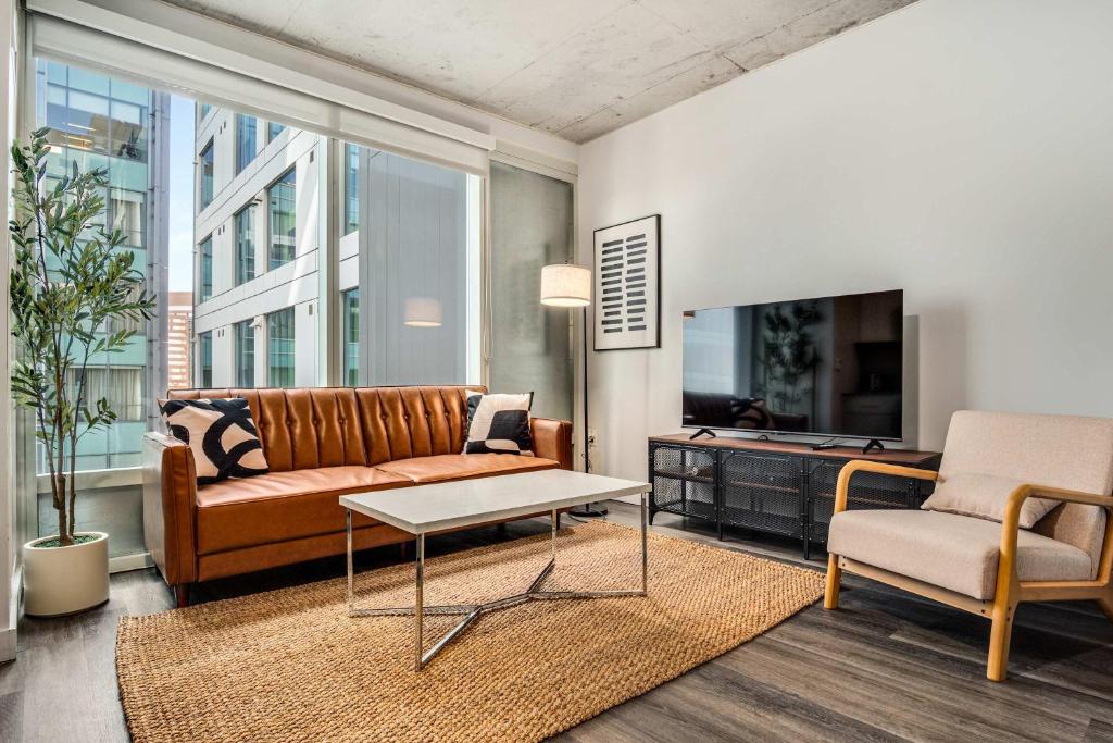 Image showcasing Luxe High-Rise Condo | Pool, Gym & Spa | Condesa - Airbnb