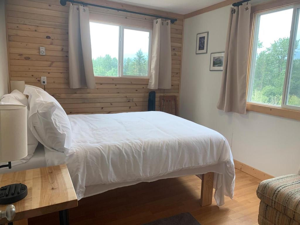 Кровать или кровати в номере Our little heaven Entire house 5 min south of town