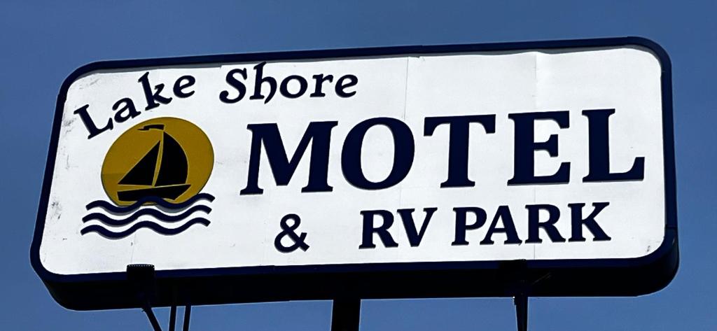 a sign for a lake shore motel and rv park at Lake Shore Motel in Mannford