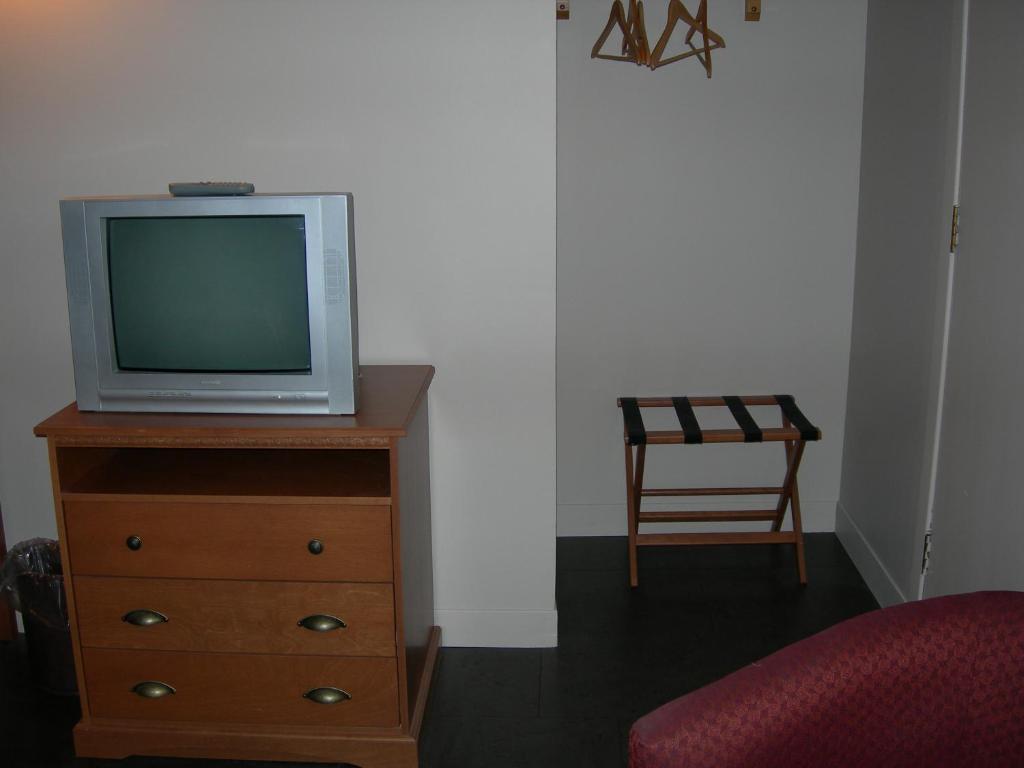 TV a/nebo společenská místnost v ubytování Hotel Motel Arnold