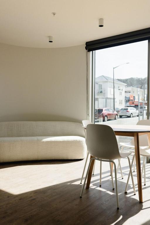 Sunny modern 2br Apartment next to Hospital - Resim 14