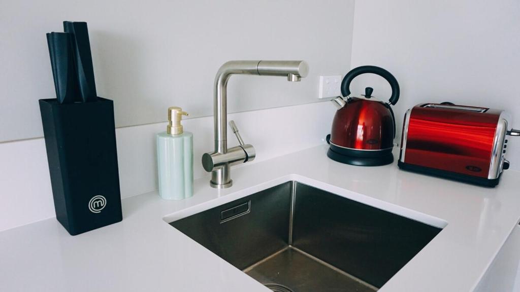 Sunny modern 2br Apartment next to Hospital - Resim 15