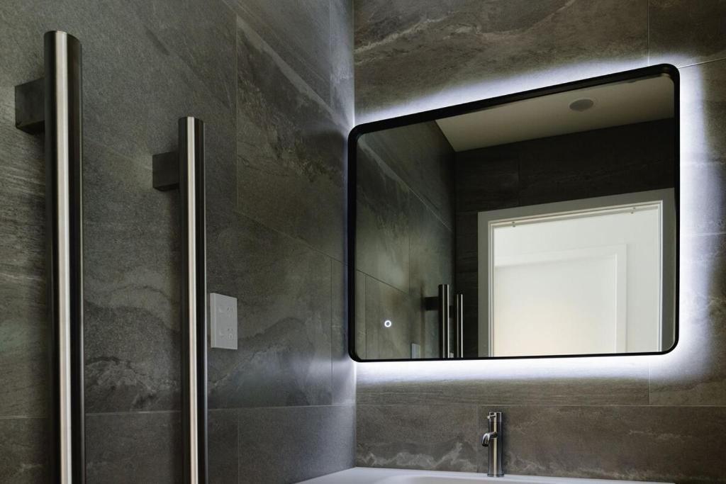 Sunny modern 2br Apartment next to Hospital - Resim 8