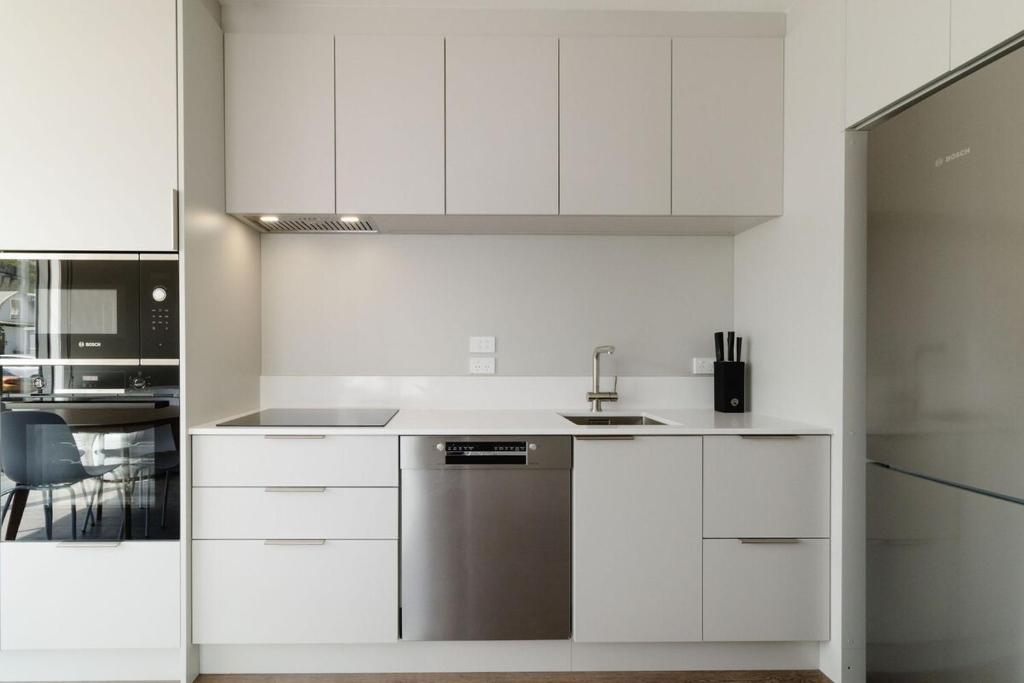 Sunny modern 2br Apartment next to Hospital - Resim 24