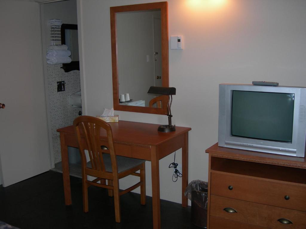 TV a/nebo společenská místnost v ubytování Hotel Motel Arnold