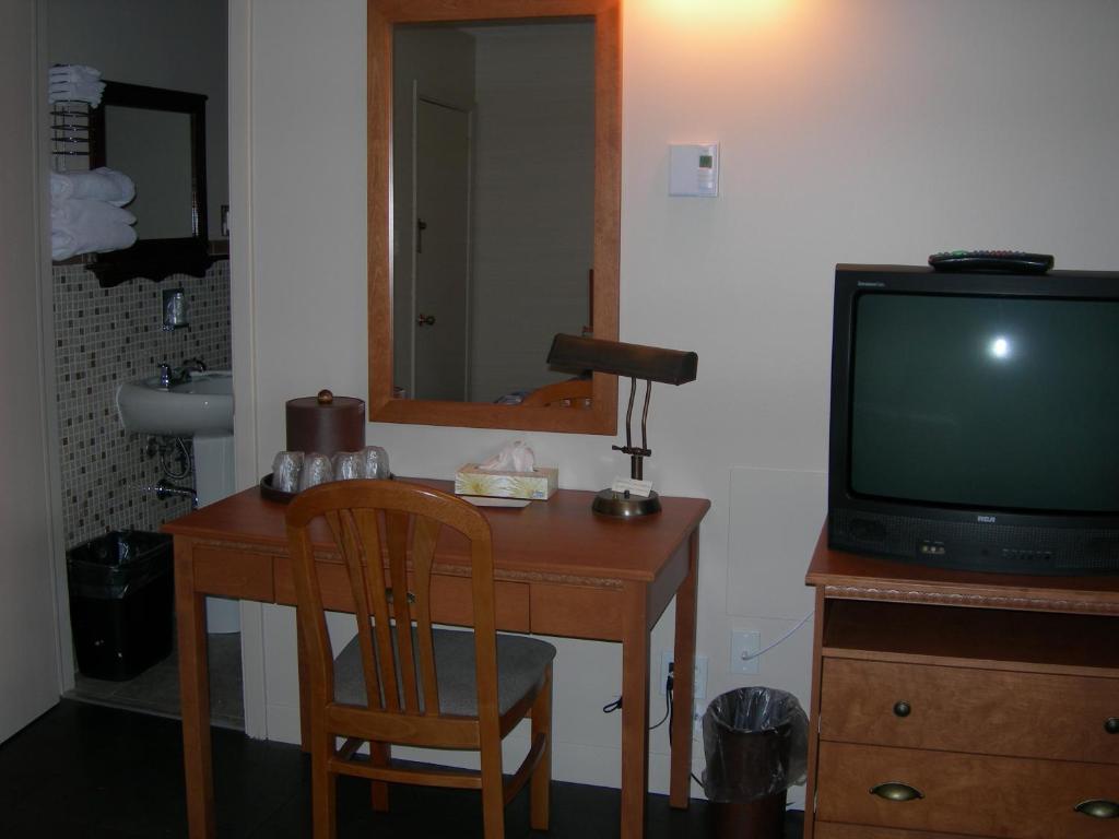 TV a/nebo společenská místnost v ubytování Hotel Motel Arnold