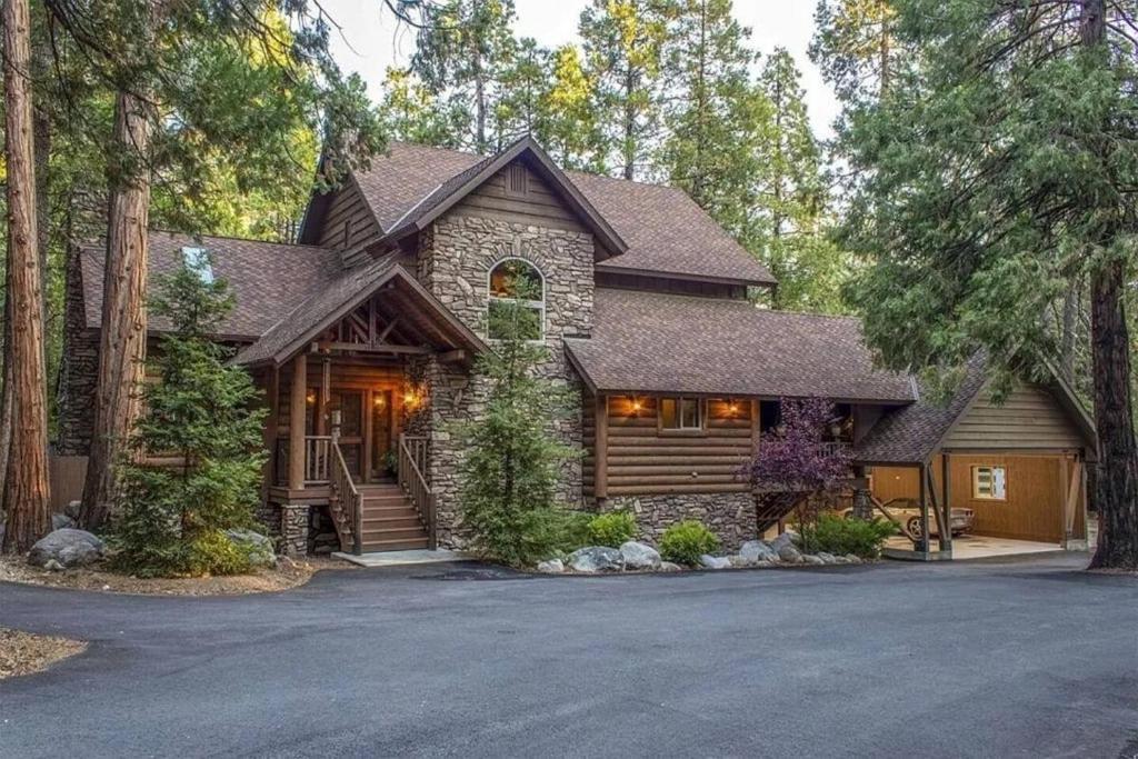 a log home with a gambrel roof at Idylllodge Exec Retreat 3king, In-town, On Creek in Idyllwild