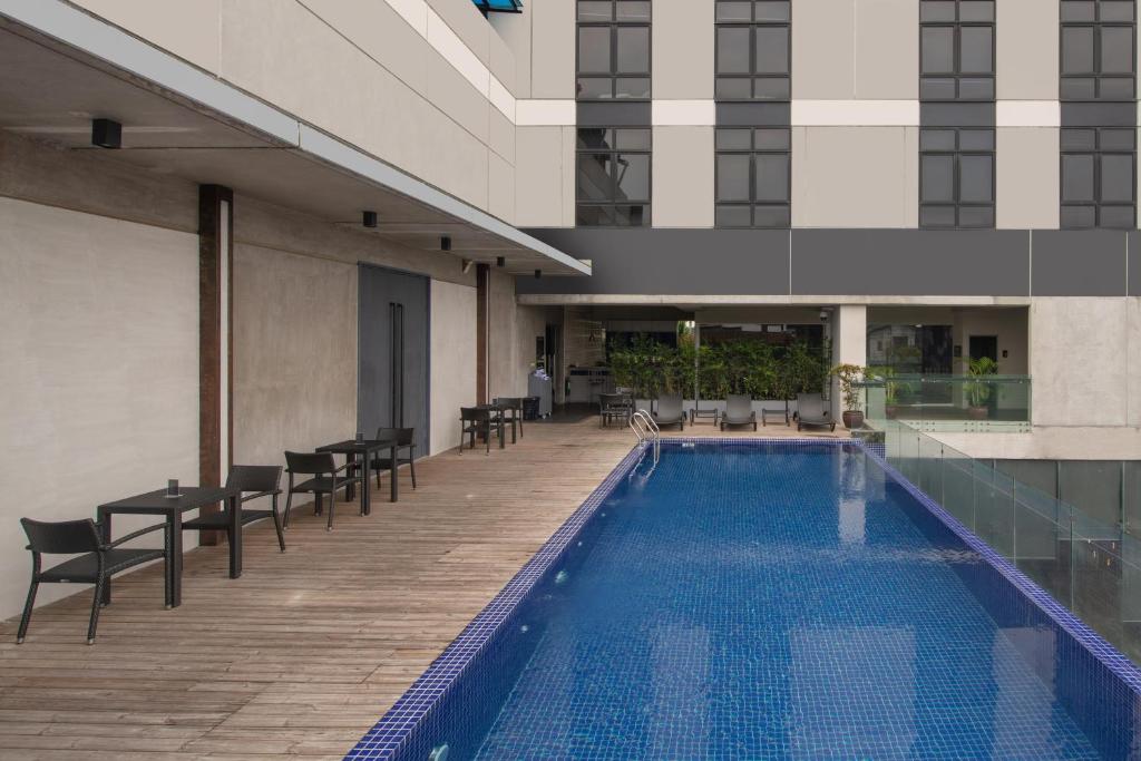 The B Hotel Quezon City photo