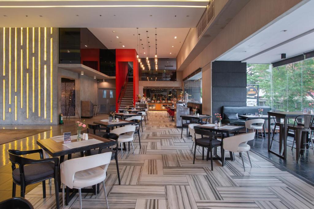 The B Hotel Quezon City photo