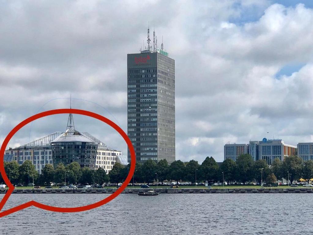 a red circle on the water in front of a building at Riga Centra Nams in Rīga