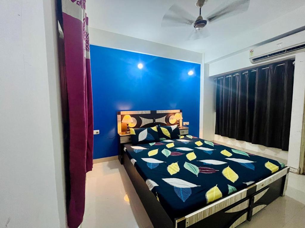 Postel nebo postele na pokoji v ubytování Premanand mharaj ji marg Vrindavan Dham