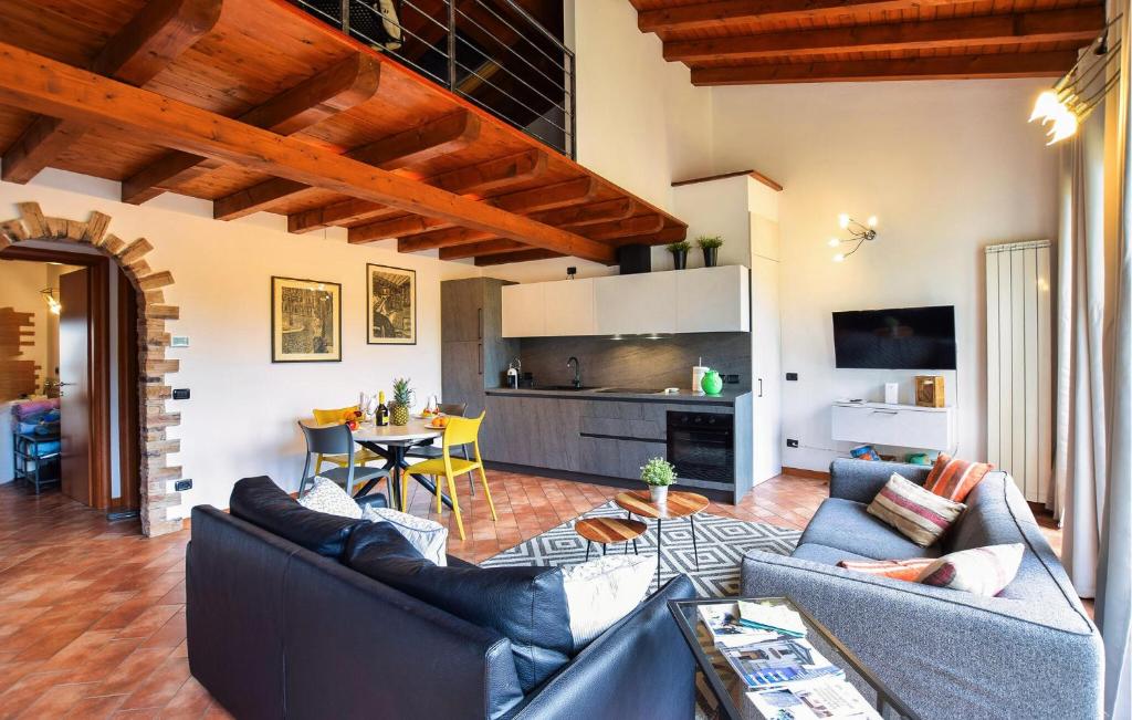 1 Bedroom Amazing Apartment In Sovere - Appartamento Con 2 Camere Da Letto